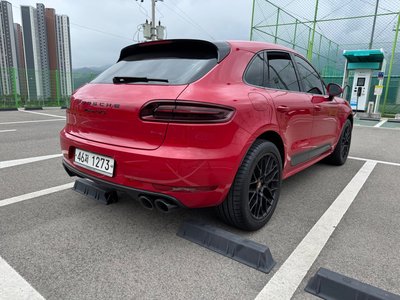 PORSCHE MACAN - 4