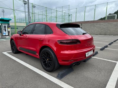 PORSCHE MACAN - 8