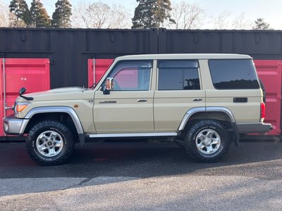 TOYOTA LAND CRUISER 70 - 8