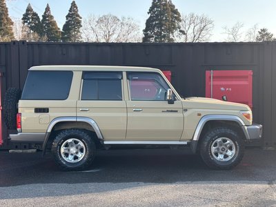 TOYOTA LAND CRUISER 70 - 5