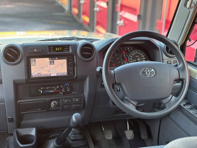 TOYOTA LAND CRUISER 70 - 3