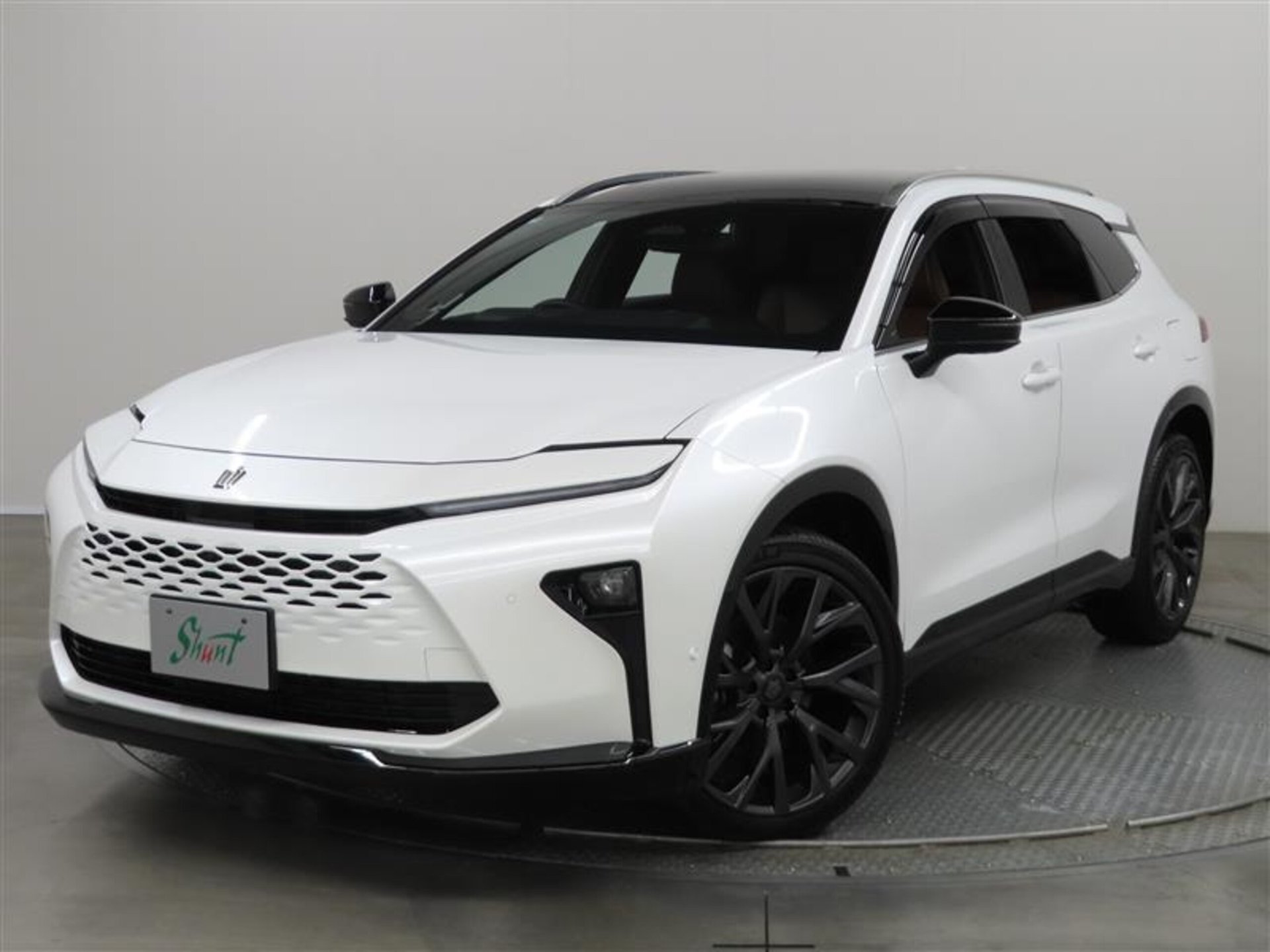 TOYOTA CROWN ESTATE - View 1