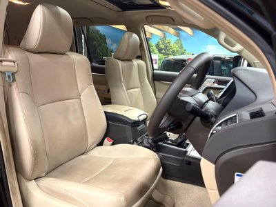 TOYOTA LAND CRUISER PRADO - 8