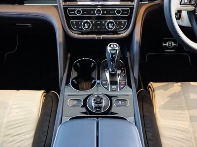 صورة مصغرة 41 لـ 2021 Bentley BENTAYGA