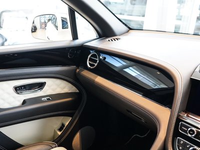 صورة مصغرة 38 لـ 2021 Bentley BENTAYGA