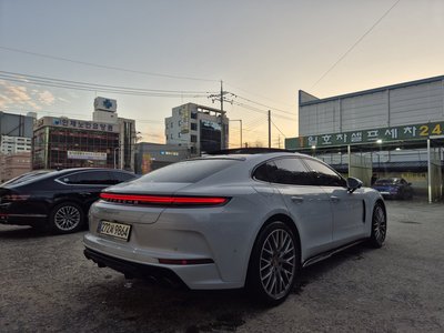 PORSCHE PANAMERA - 3