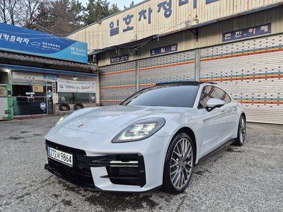 PORSCHE PANAMERA