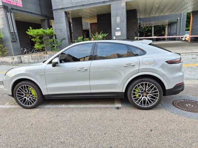 صورة 2 لـ 2021 Porsche CAYENNE