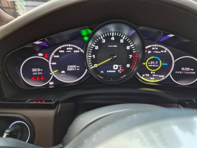 صورة 6 لـ 2021 Porsche CAYENNE