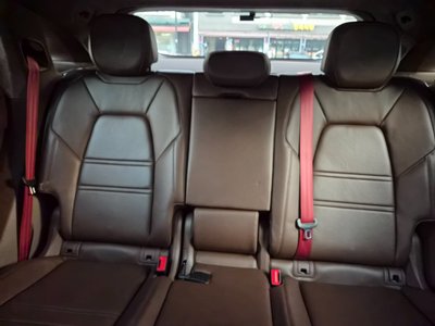 صورة 8 لـ 2021 Porsche CAYENNE