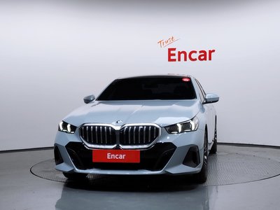 2024 BMW 5 SERIES — фото 2