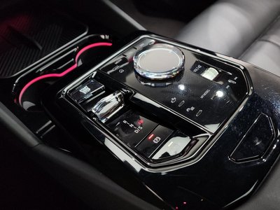 2024 BMW 5 SERIES — фото 9