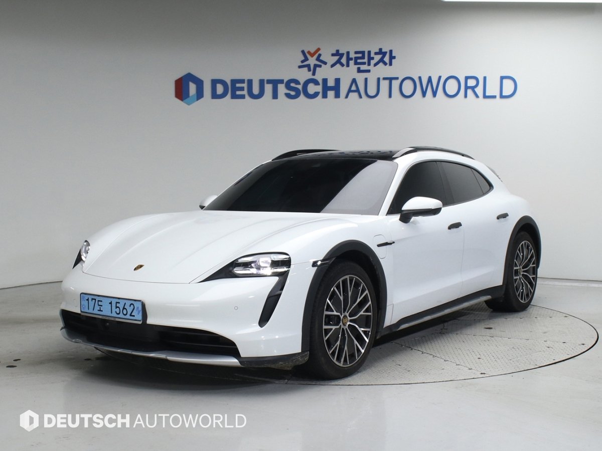 PORSCHE TAYCAN - View 1