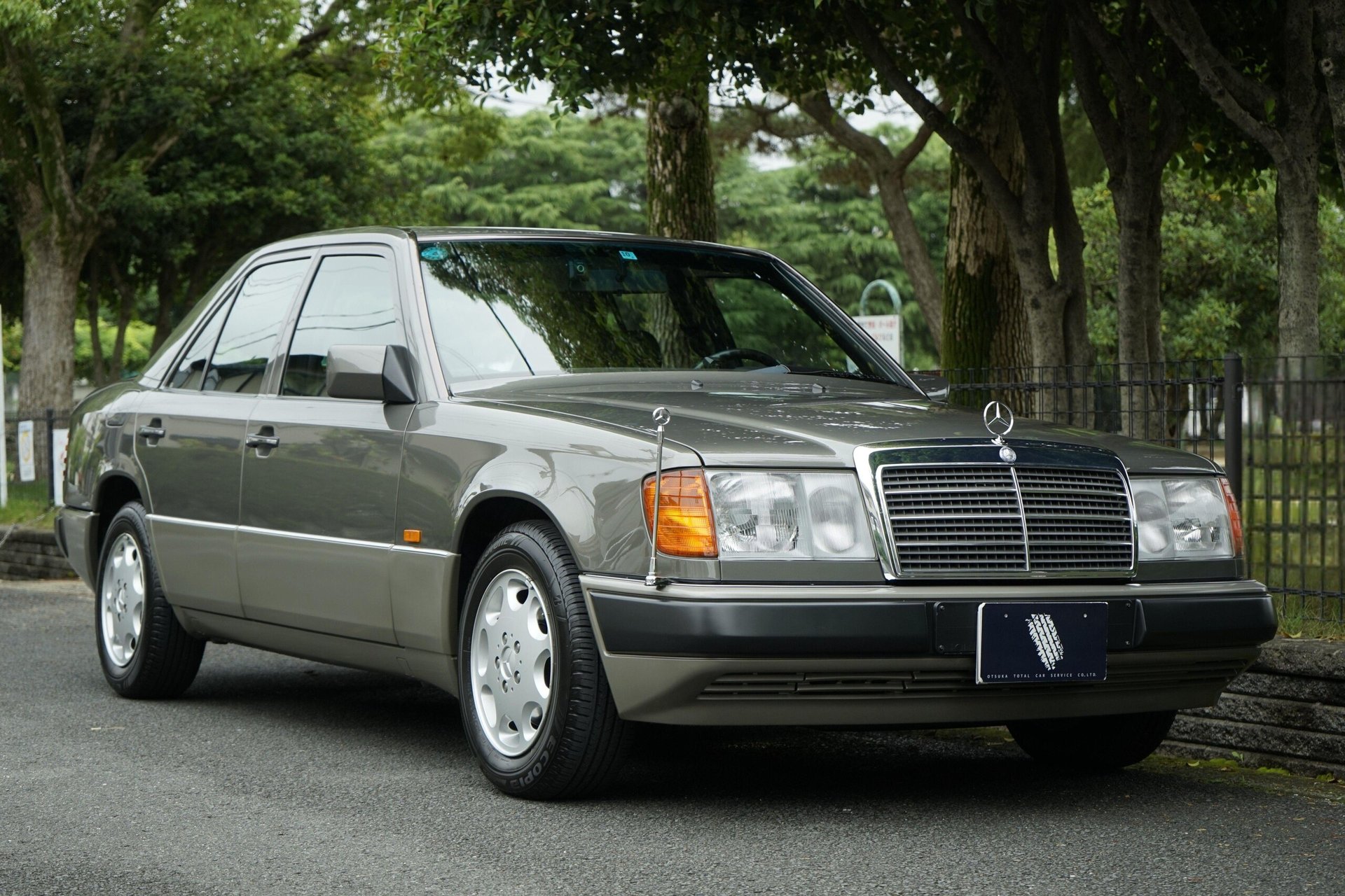 MERCEDES-BENZ MEDIUM-CLASS - View 1