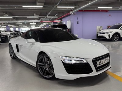 AUDI R8