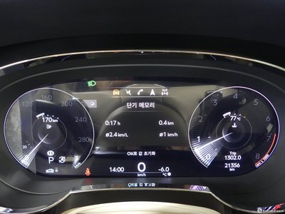 BENTLEY BENTAYGA - 8