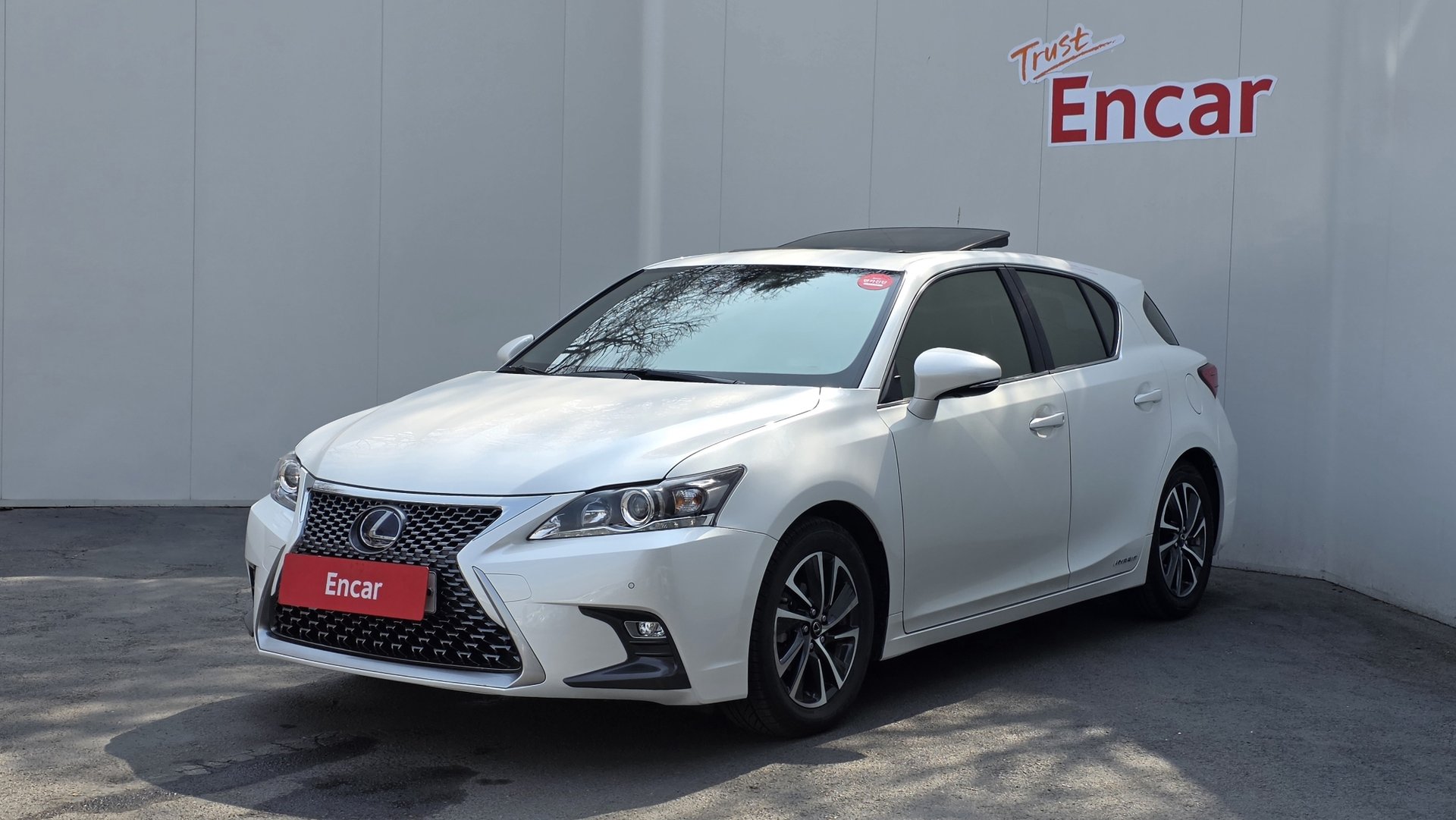 LEXUS CT - View 1