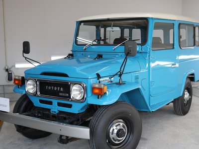 TOYOTA LAND CRUISER 40 - 10