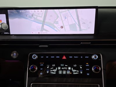 2025 Genesis GV80 thumbnail 18