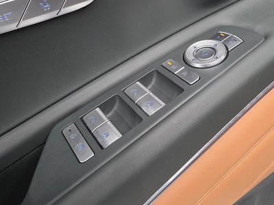2025 Genesis GV80 thumbnail 30