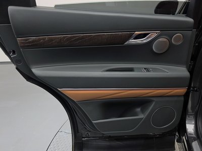 2025 Genesis GV80 thumbnail 15