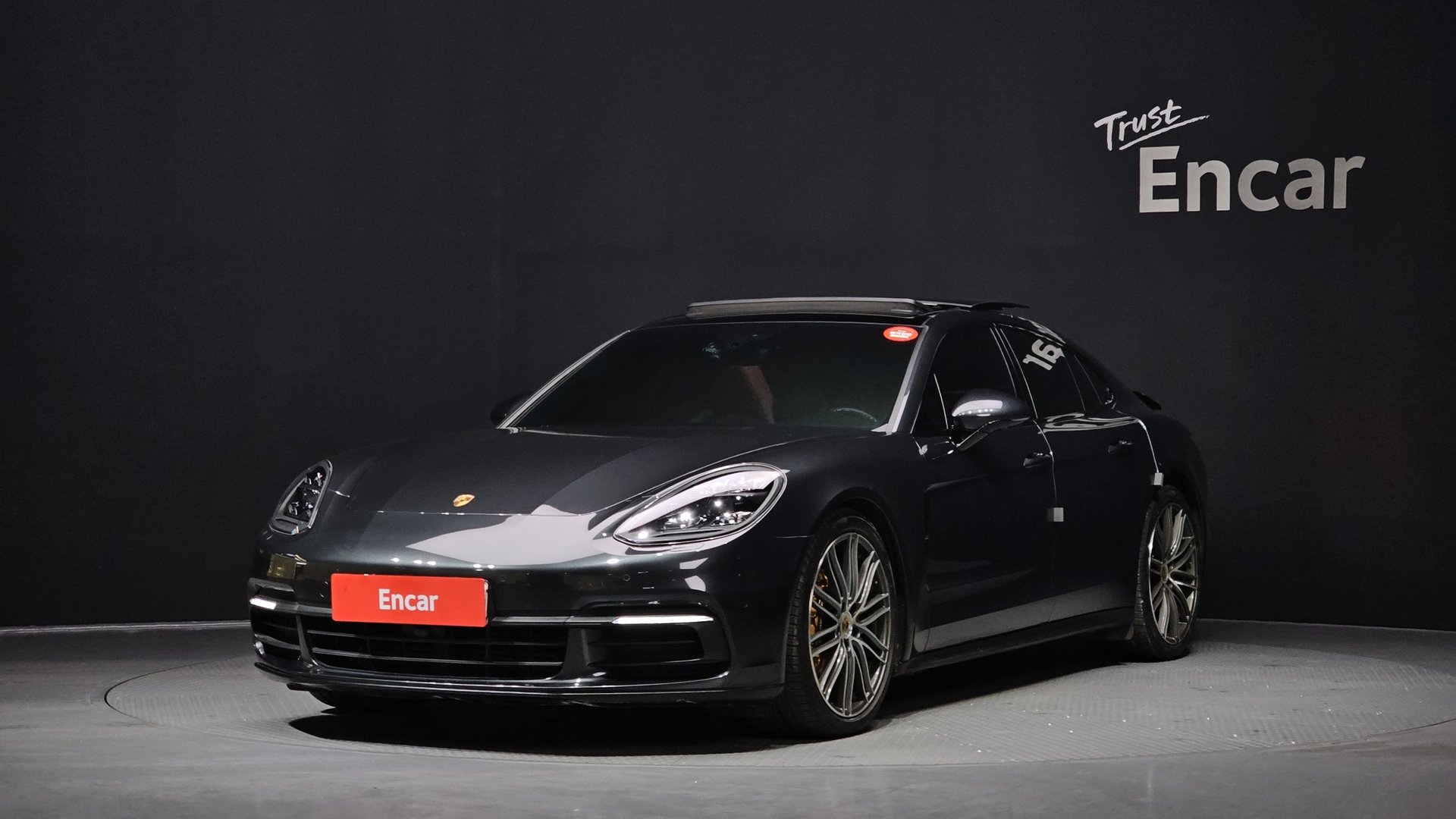 PORSCHE PANAMERA - View 1