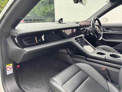 2021 Porsche TAYCAN photo 2