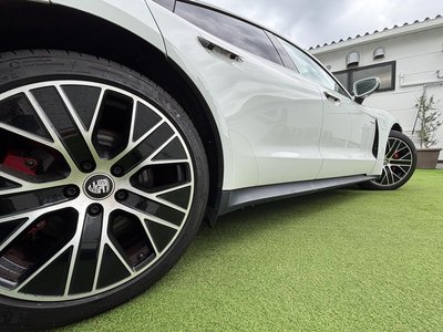 2021 Porsche TAYCAN photo 10