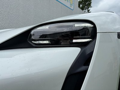 2021 Porsche TAYCAN — миниатюра 21