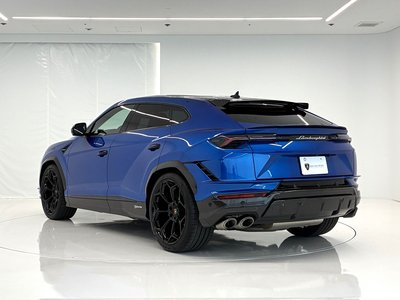 LAMBORGHINI URUS - 4