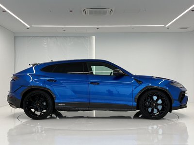 LAMBORGHINI URUS - 9