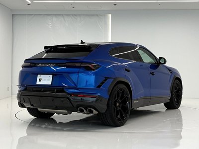 LAMBORGHINI URUS - 8