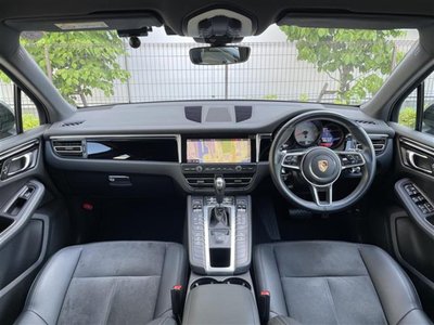 PORSCHE MACAN - 2