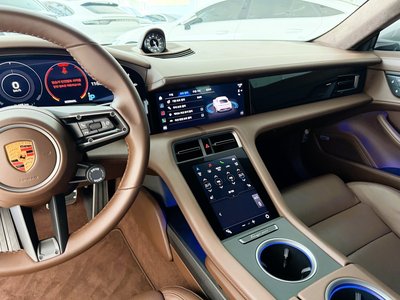 صورة 10 لـ 2022 Porsche TAYCAN
