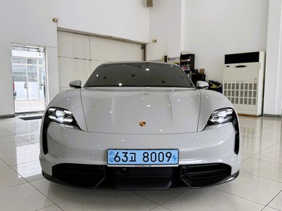 صورة 2 لـ 2022 Porsche TAYCAN