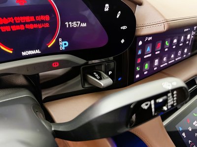 صورة 9 لـ 2022 Porsche TAYCAN