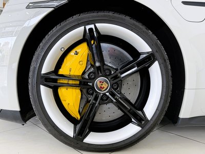 صورة 6 لـ 2022 Porsche TAYCAN