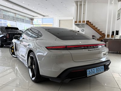 صورة 5 لـ 2022 Porsche TAYCAN