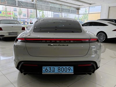 صورة 3 لـ 2022 Porsche TAYCAN