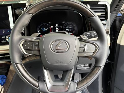 صورة 9 لـ 2026 Lexus LM