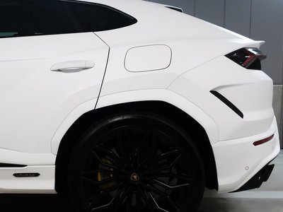 LAMBORGHINI URUS - 8