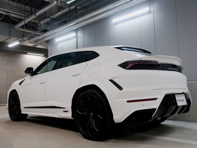 LAMBORGHINI URUS - 10