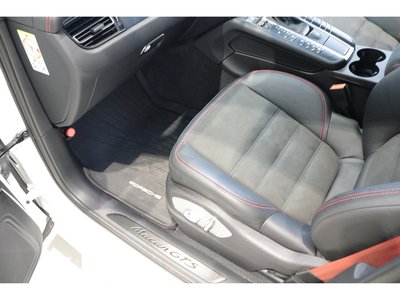 صورة مصغرة 18 لـ 2021 Porsche MACAN