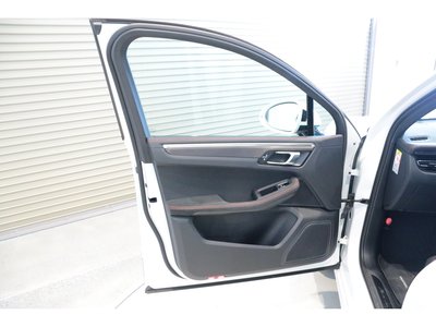 صورة مصغرة 17 لـ 2021 Porsche MACAN