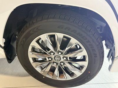 2026 Toyota LAND CRUISER 300 缩略图 13