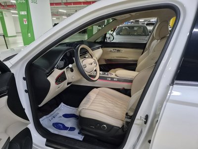 2021 Genesis GV70 — миниатюра 13