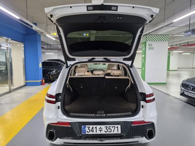 2021 Genesis GV70 — миниатюра 18