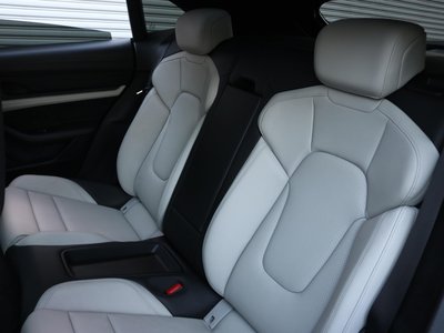2021 Porsche TAYCAN 照片 26