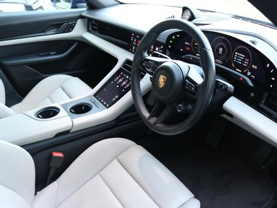 صورة 2 لـ 2021 Porsche TAYCAN