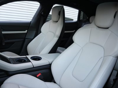 2021 Porsche TAYCAN 照片 25